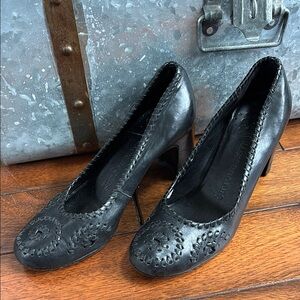 Jack Rogers Black Leather Heels-Stitched Detail-Chunky Heel-Size 7.5